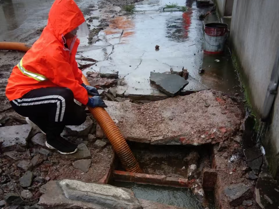 浦口专业清理污水池 炜誉市政以规范流程守护城市 “肠道”