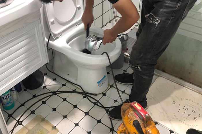 浦口马桶堵塞自己疏通还是找师傅?专业上门服务让你省时更省心