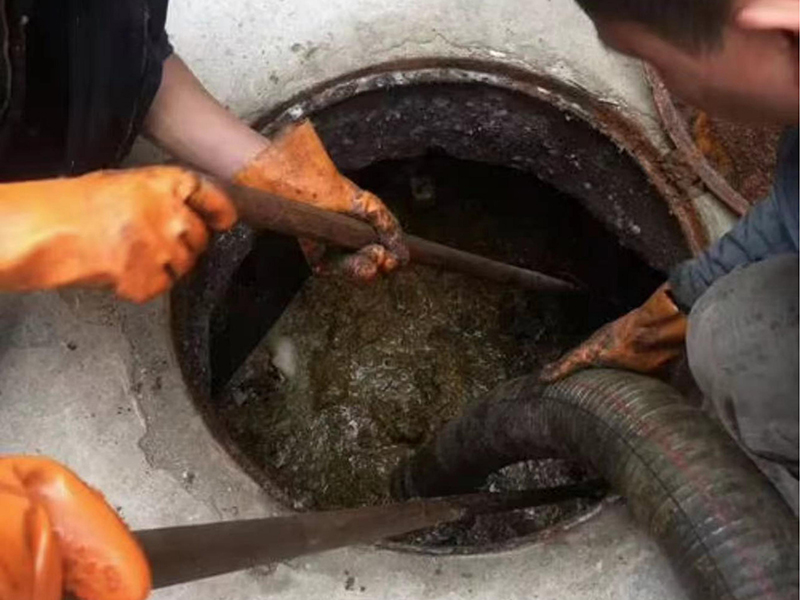 浦口清理化粪池时如何避免沼气的危害?